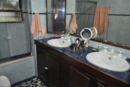 Casa à venda com 326m², 5 quartos e sem vagaBanheiro Suíte 