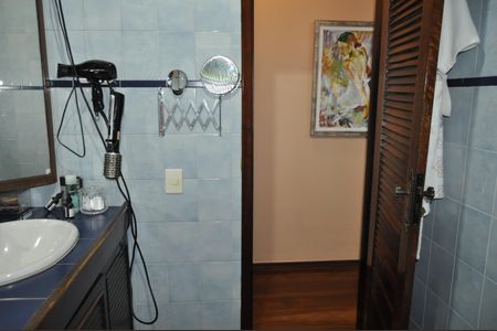 Casa à venda com 326m², 5 quartos e sem vagaBanheiro Suíte 