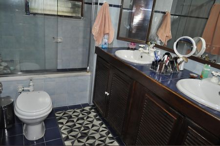 Casa à venda com 326m², 5 quartos e sem vagaBanheiro Suíte 