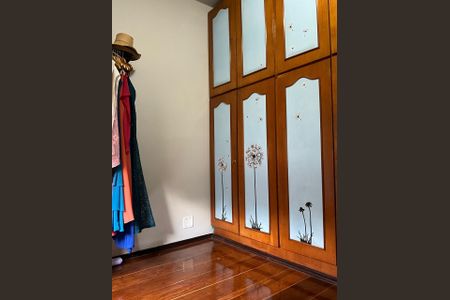 Casa à venda com 326m², 6 quartos e sem vagaQuarto