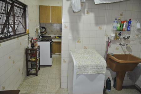 Casa à venda com 326m², 5 quartos e sem vagaÁrea de Serviço