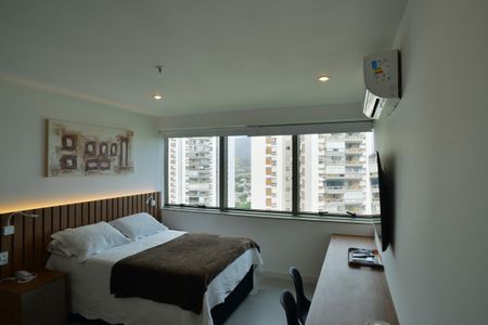 Sala/Quarto de kitnet/studio para alugar com 1 quarto, 28m² em Barra da Tijuca, Rio de Janeiro