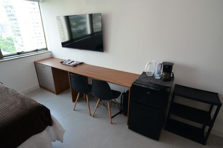 Sala/Quarto de kitnet/studio para alugar com 1 quarto, 28m² em Barra da Tijuca, Rio de Janeiro