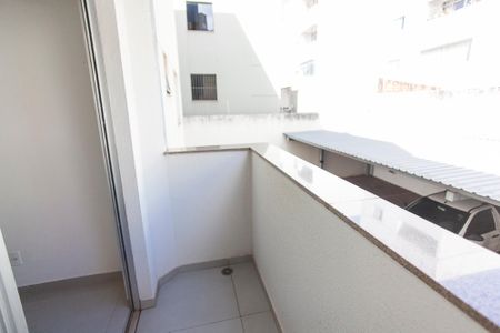 Varanda de apartamento para alugar com 2 quartos, 62m² em Santa Mônica, Uberlândia