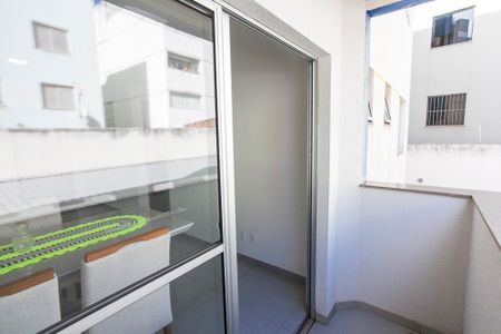 Varanda de apartamento para alugar com 2 quartos, 62m² em Santa Mônica, Uberlândia