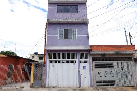 Casa para alugar com 180m², 3 quartos e sem vagaFachada do imóvel  - Placa instalada no portão do imóvel - Código da placa: JHAR-477