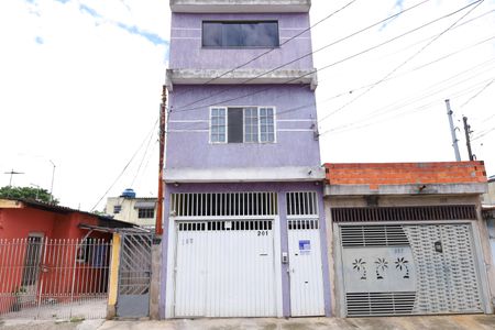 Casa para alugar com 180m², 3 quartos e sem vagaPlaca instalada no portão do imóvel - Código da placa: JHAR-477