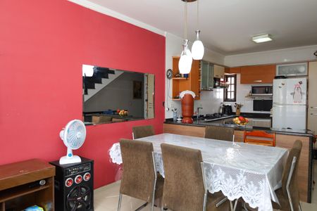 Sala de casa para alugar com 3 quartos, 180m² em Jardim Lajeado, São Paulo