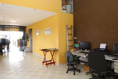 Casa para alugar com 180m², 3 quartos e sem vagaÁrea de lazer