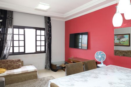 Sala de casa para alugar com 3 quartos, 180m² em Jardim Lajeado, São Paulo