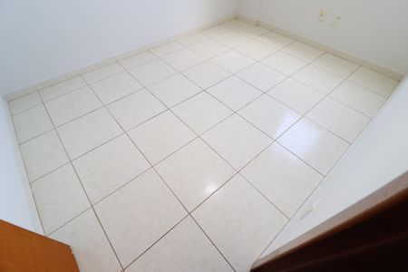 Quarto 2 de apartamento para alugar com 2 quartos, 52m² em Centro, Uberlândia