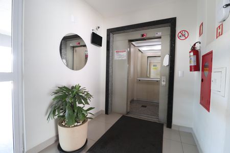 Apartamento para alugar com 52m², 2 quartos e 1 vagaHall Elevador