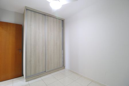 Quarto 1 de apartamento para alugar com 2 quartos, 52m² em Centro, Uberlândia