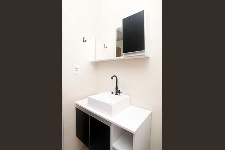 Banheiro de apartamento para alugar com 1 quarto, 45m² em Azenha, Porto Alegre