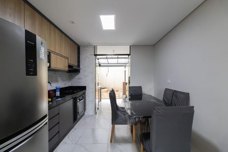 Casa à venda com 110m², 3 quartos e 2 vagasSala e Cozinha