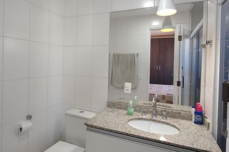 Apartamento à venda com 148m², 3 quartos e 3 vagas Apartamento à venda com 148m², 3 quartos e 3 vagasBanheiro da Suíte 1