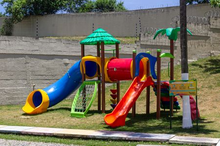 Apartamento para alugar com 47m², 2 quartos e 1 vaga Apartamento para alugar com 47m², 2 quartos e 1 vagaÁrea comum - Playground