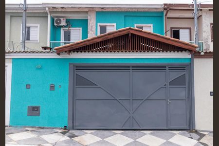 Casa à venda com 100m², 3 quartos e 3 vagasFachada