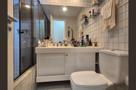 Apartamento à venda com 108m², 3 quartos e 2 vagasBanheiro suite 