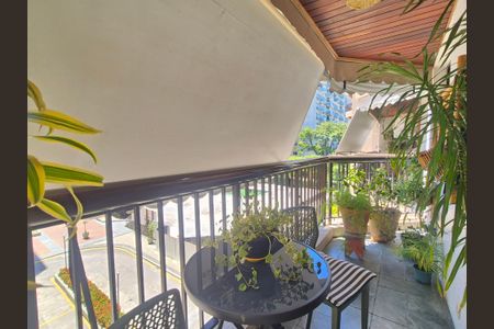 Apartamento à venda com 108m², 3 quartos e 2 vagasVaranda 