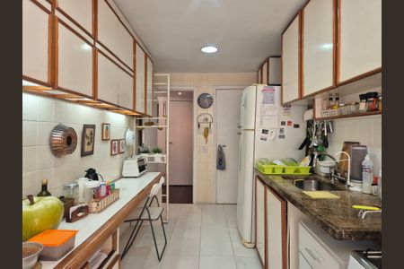 Apartamento à venda com 108m², 3 quartos e 2 vagasCozinha 