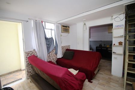 Apartamento à venda com 80m², 2 quartos e sem vagaSala