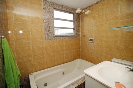 Banheiro de apartamento à venda com 2 quartos, 80m² em Irajá, Rio de Janeiro