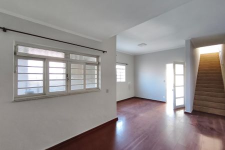 Casa para alugar com 220m², 2 quartos e 2 vagasSala