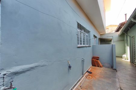 Casa para alugar com 220m², 2 quartos e 2 vagasQuintal - Fundos