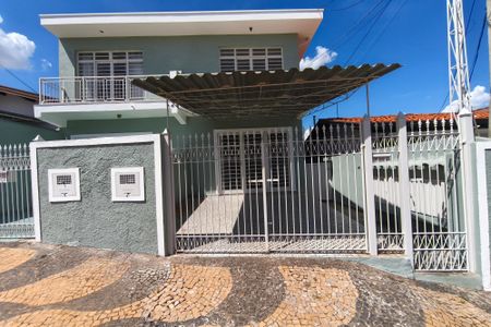 Casa para alugar com 220m², 2 quartos e 2 vagasFachada