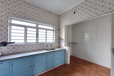 Casa para alugar com 220m², 2 quartos e 2 vagasCozinha