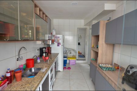 Casa à venda com 408m², 11 quartos e 3 vagas Casa à venda com 408m², 11 quartos e 3 vagasCozinha 2