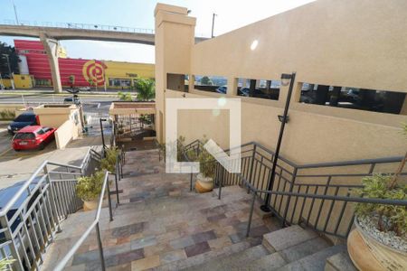 Apartamento para alugar com 49m², 2 quartos e 1 vagaEscada de acesso entrada