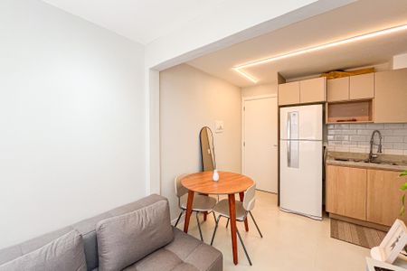 Sala de apartamento para alugar com 2 quartos, 33m² em Parque Industrial Tomas Edson, São Paulo