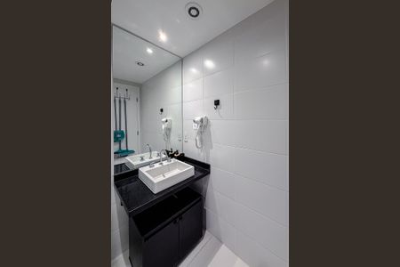 Banheiro de kitnet/studio para alugar com 1 quarto, 21m² em Ipiranga, São Paulo