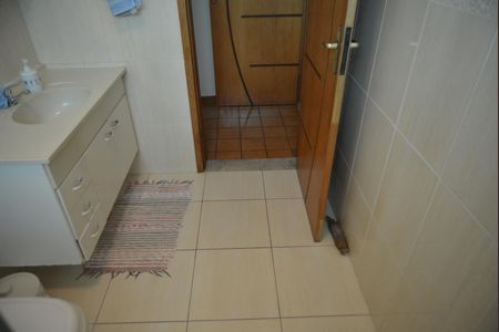 Casa à venda com 290m², 3 quartos e 3 vagasBanheiro da Suíte 2