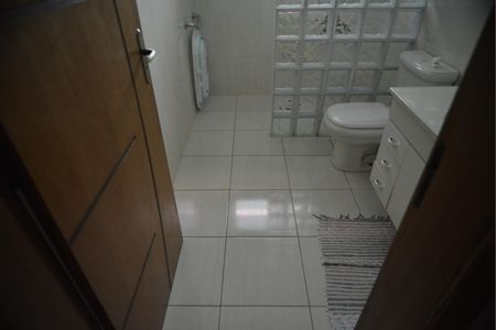 Casa à venda com 290m², 3 quartos e 3 vagasBanheiro da Suíte 2