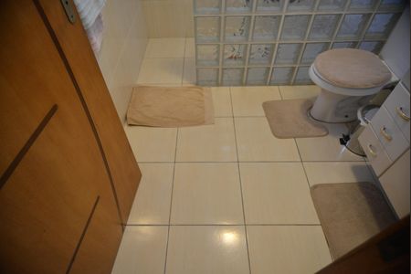 Casa à venda com 290m², 3 quartos e 3 vagasBanheiro da Suíte 1