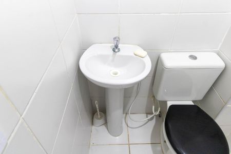 Casa para alugar com 52m², 2 quartos e 1 vaga Casa para alugar com 52m², 2 quartos e 1 vagaBanheiro