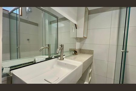 Apartamento para alugar com 100m², 2 quartos e 1 vaga Apartamento para alugar com 100m², 2 quartos e 1 vagaBanheiro da Suíte