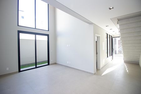 Sala de casa à venda com 3 quartos, 217m² em Lúcio de Abreu, Contagem