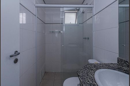 banheiro social_2 de apartamento para alugar com 3 quartos, 65m² em Aclimação, São Paulo