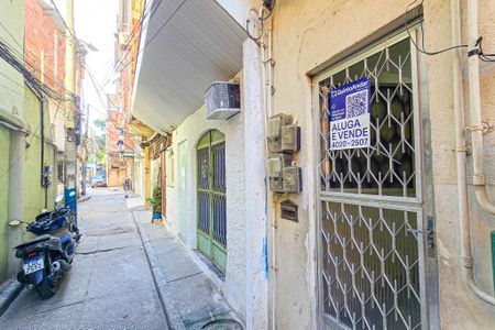 Casa para alugar com 65m², 1 quarto e sem vagaFachada casa com placa