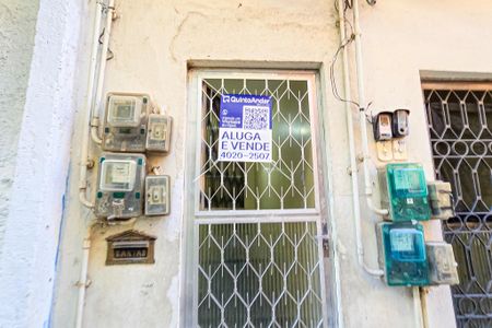 Casa para alugar com 65m², 1 quarto e sem vagaFachada casa com placa