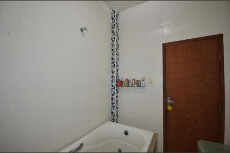 Casa para alugar com 80m², 4 quartos e 2 vagasBanheiro Social