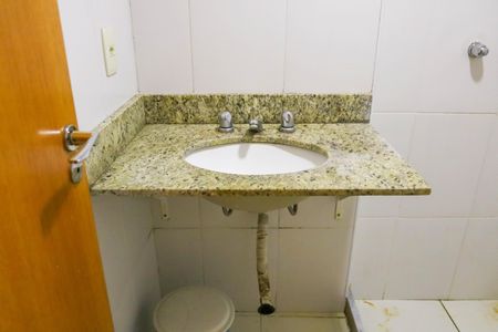 Apartamento para alugar com 56m², 2 quartos e 1 vaga Apartamento para alugar com 56m², 2 quartos e 1 vagaBanheiro social