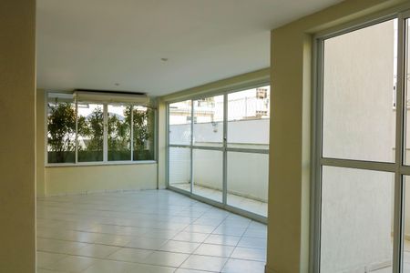Apartamento para alugar com 56m², 2 quartos e 1 vaga Apartamento para alugar com 56m², 2 quartos e 1 vagaÁrea comum - Salão de festas