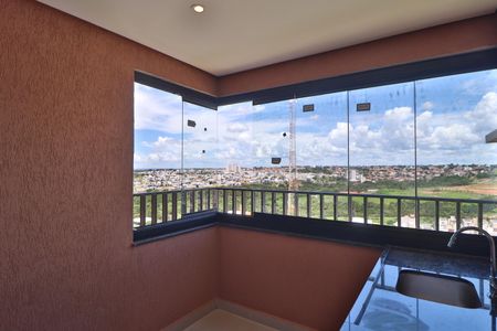 Apartamento para alugar com 68m², 2 quartos e 1 vagaSacada