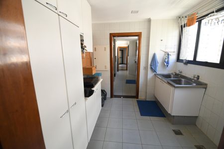 Apartamento para alugar com 260m², 4 quartos e 3 vagasÁrea de Serviço