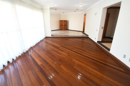 Sala de apartamento para alugar com 4 quartos, 260m² em Cambuí, Campinas